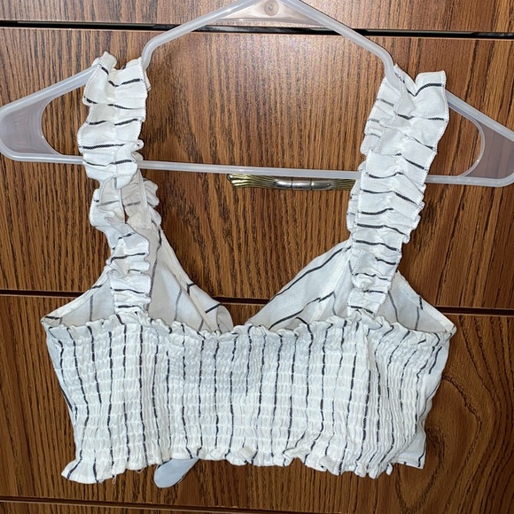 Striped Ruffled Crop Top - Picture 3 of 4